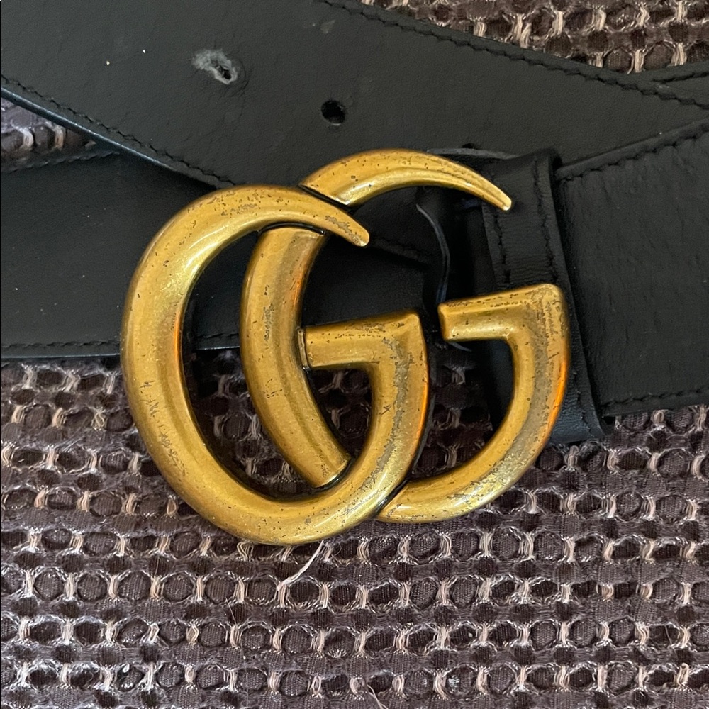Gucci Black Belt with Gold GG Emblem - Picture 2 of 3